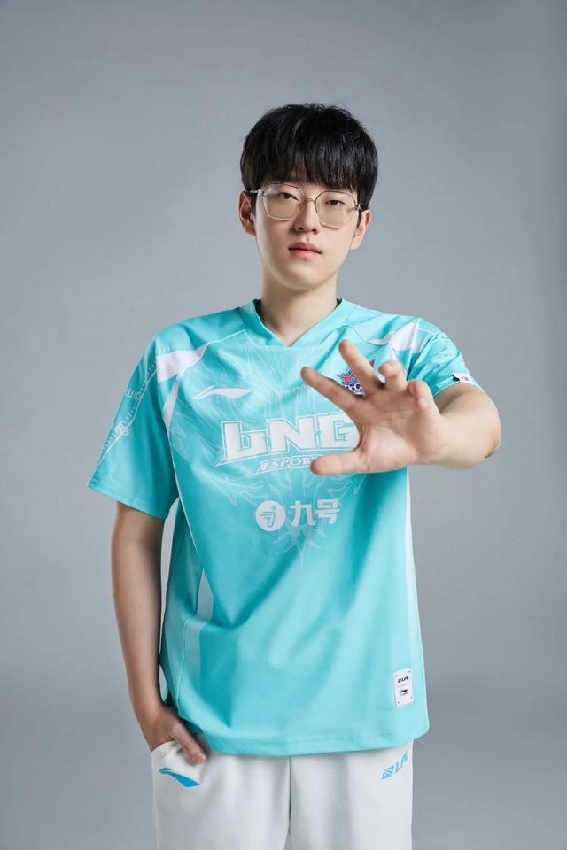 Scout新星高光表现表现惊艳,RNG未来可期!的简单介绍 Scout新星高光表现表现惊艳,RNG未来可期!的简单介绍