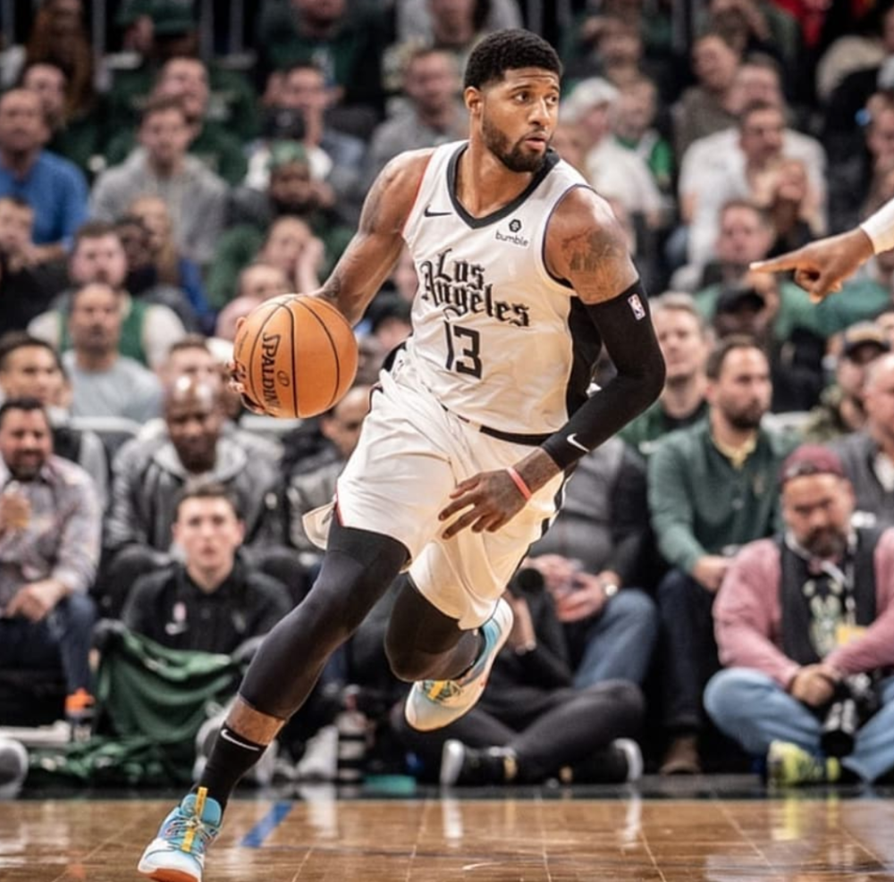 关于Rookie连续十二场比赛得分超过战术调整，雄鹿挑战极限！的信息